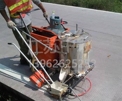 熱熔標線施工機械 車位劃線用什么設備?