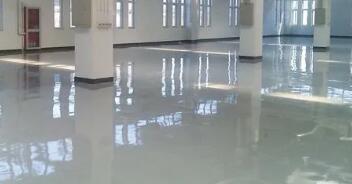 蘇州環氧地坪廠家，如何理解水泥基自流平砂漿?水泥基自流平地面是超平地面嗎？